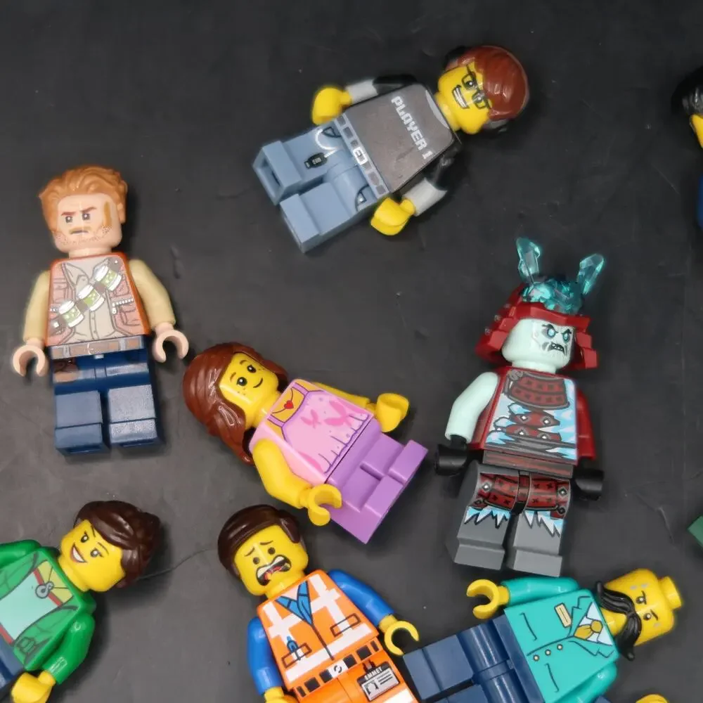 Lego Minifigure Assorted Lot Of 20 Minifigs City Chima Jurassic Samurai